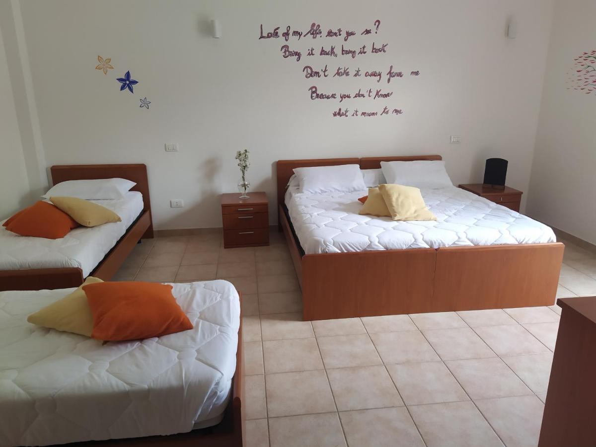Marrubiu Resort Note Di Stelle Buitenkant foto